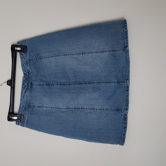 A new day button front jean skirt, light wash, Sz 6. - Picture 6 of 7